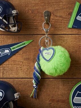 🌟Seahawks Spirit Glow Keychain